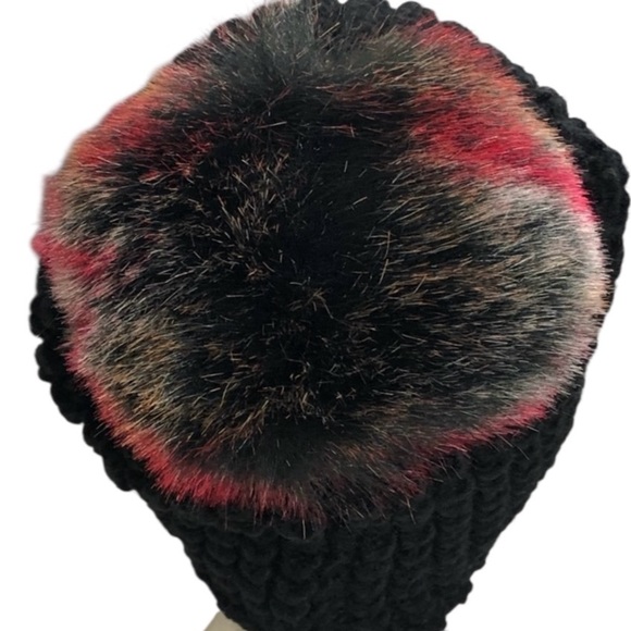 KYI KYI Canada Faux Fur PomPom Waffle Knit Beanie - Picture 5 of 7